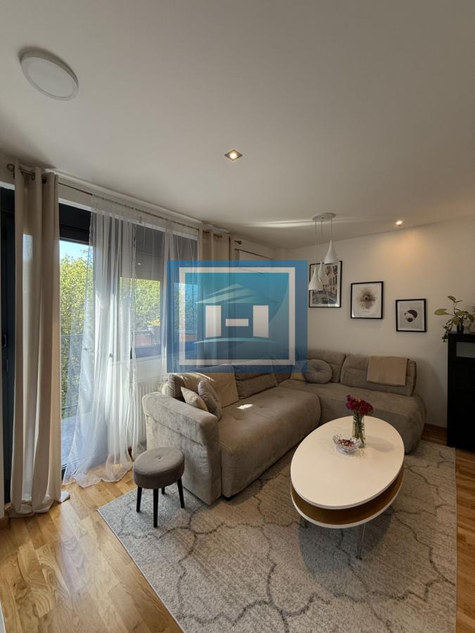 Na prodaju – Porodični stan u luksuznom kompleksu 1