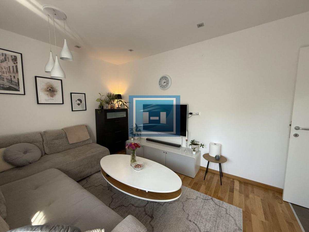 Na prodaju – Porodični stan u luksuznom kompleksu 2