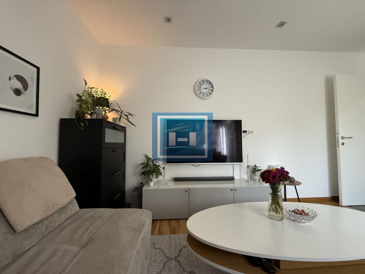 Na prodaju – Porodični stan u luksuznom kompleksu 4