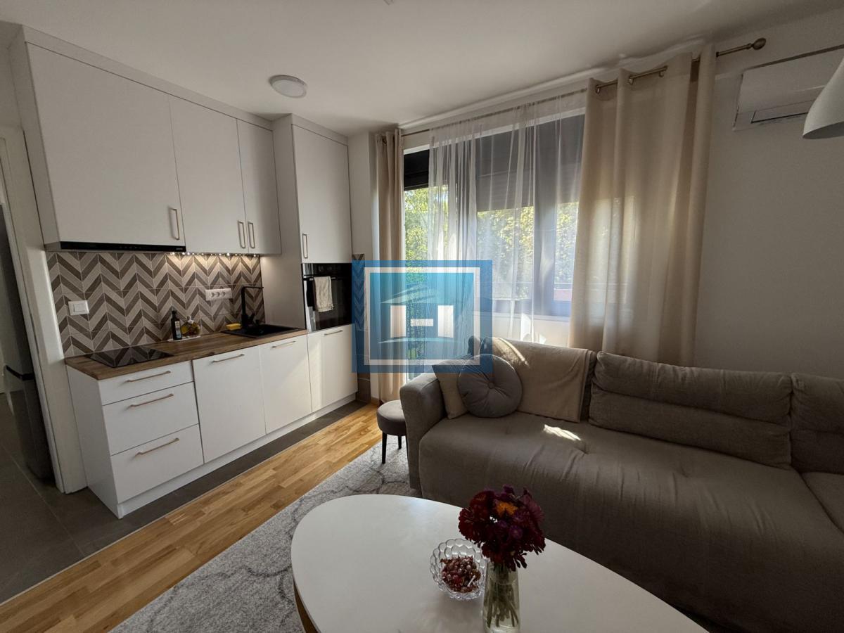 Na prodaju – Porodični stan u luksuznom kompleksu 5