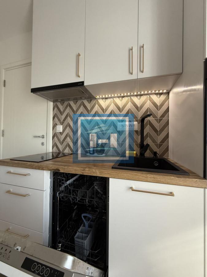 Na prodaju – Porodični stan u luksuznom kompleksu 8