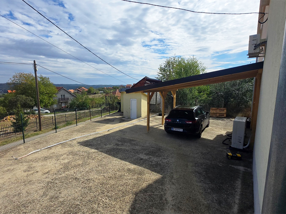 Prodajemo uknjiženu kuću 179m2  Zuce  Avala  4 45 ari placa 5