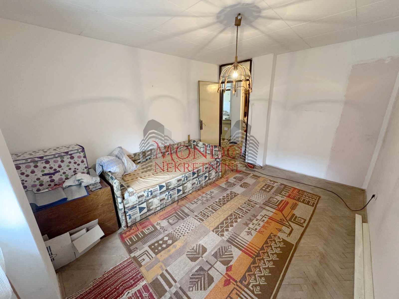 Dvosoban stan u Knjazevackoj ulici preko puta os Mika Antic 11