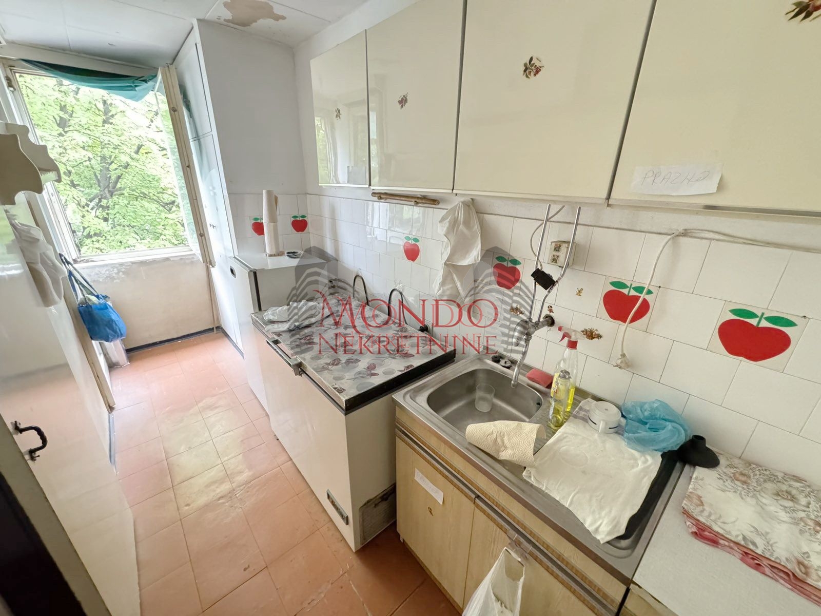 Dvosoban stan u Knjazevackoj ulici preko puta os Mika Antic 12