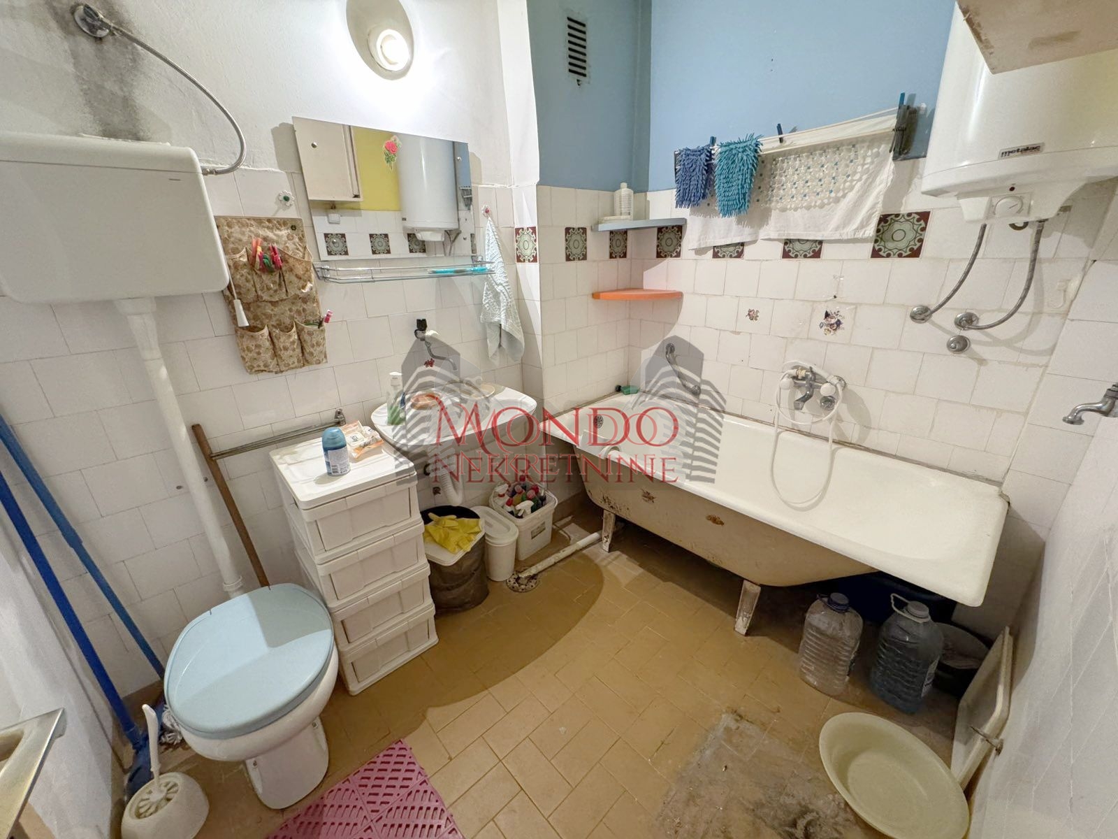 Dvosoban stan u Knjazevackoj ulici preko puta os Mika Antic 14