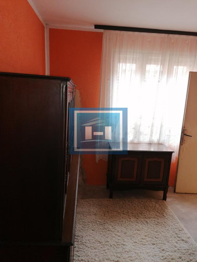 Dve useljive kuće u samom centru sela!!! 31