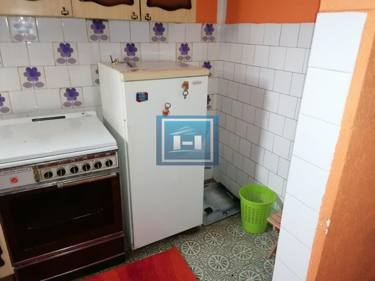 Dve useljive kuće u samom centru sela!!! 33