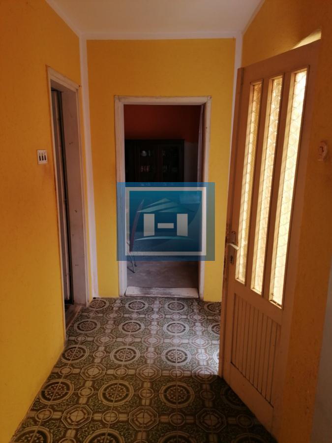 Dve useljive kuće u samom centru sela!!! 34