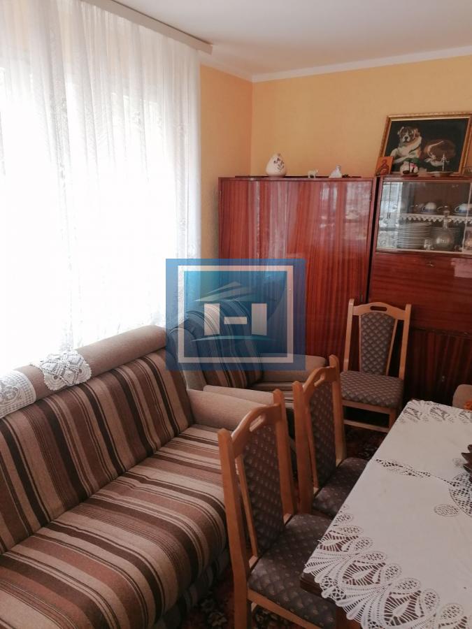 Dve useljive kuće u samom centru sela!!! 54