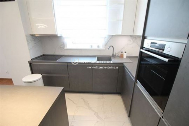 Izdavanje Luksuzni 4 0 stan sa garazom novogradnja bazen 4