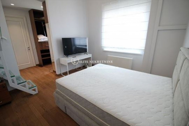 Izdavanje Luksuzni 4 0 stan sa garazom novogradnja bazen 5