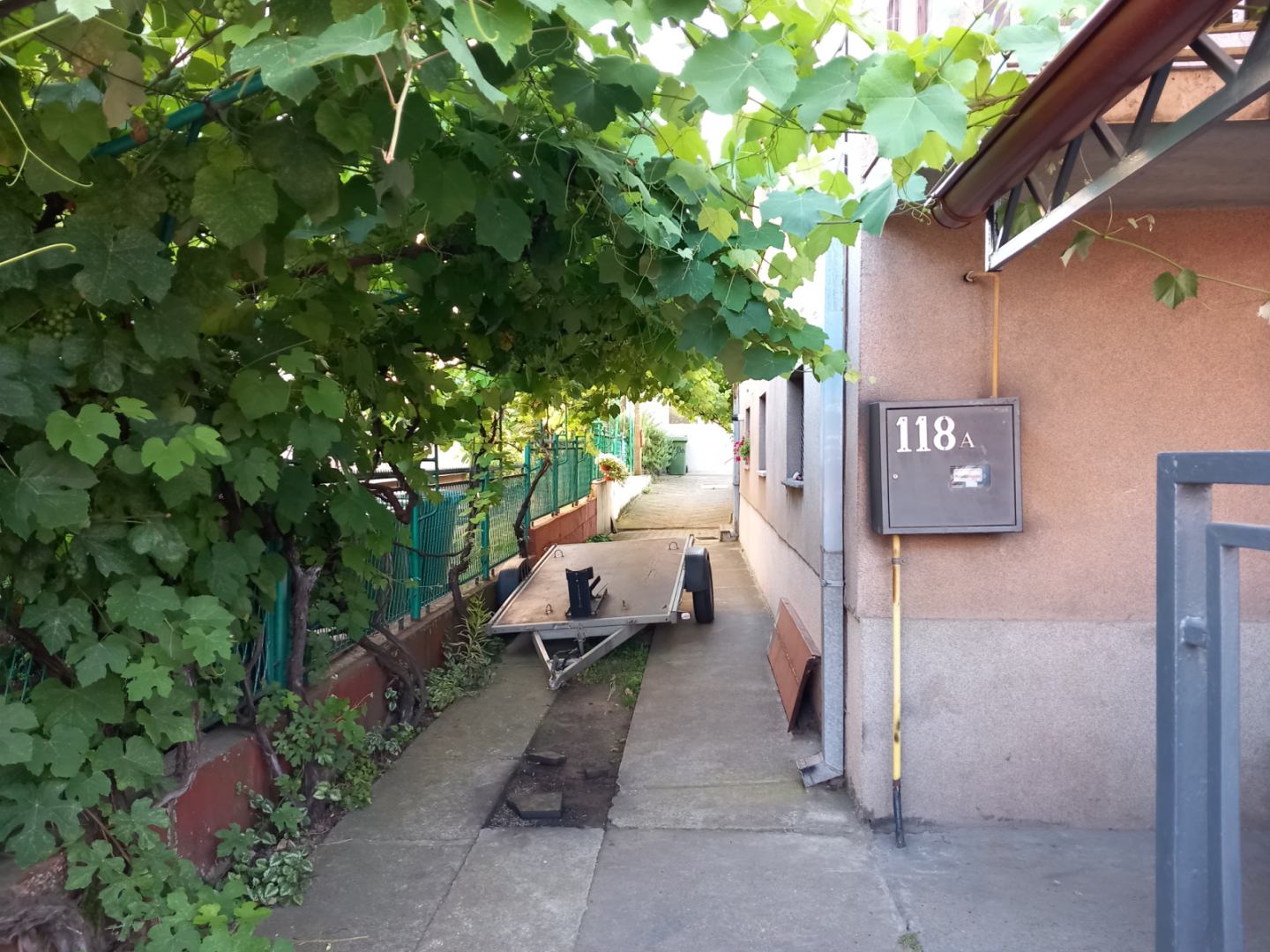 Prodajem kucu u Batajnici 2