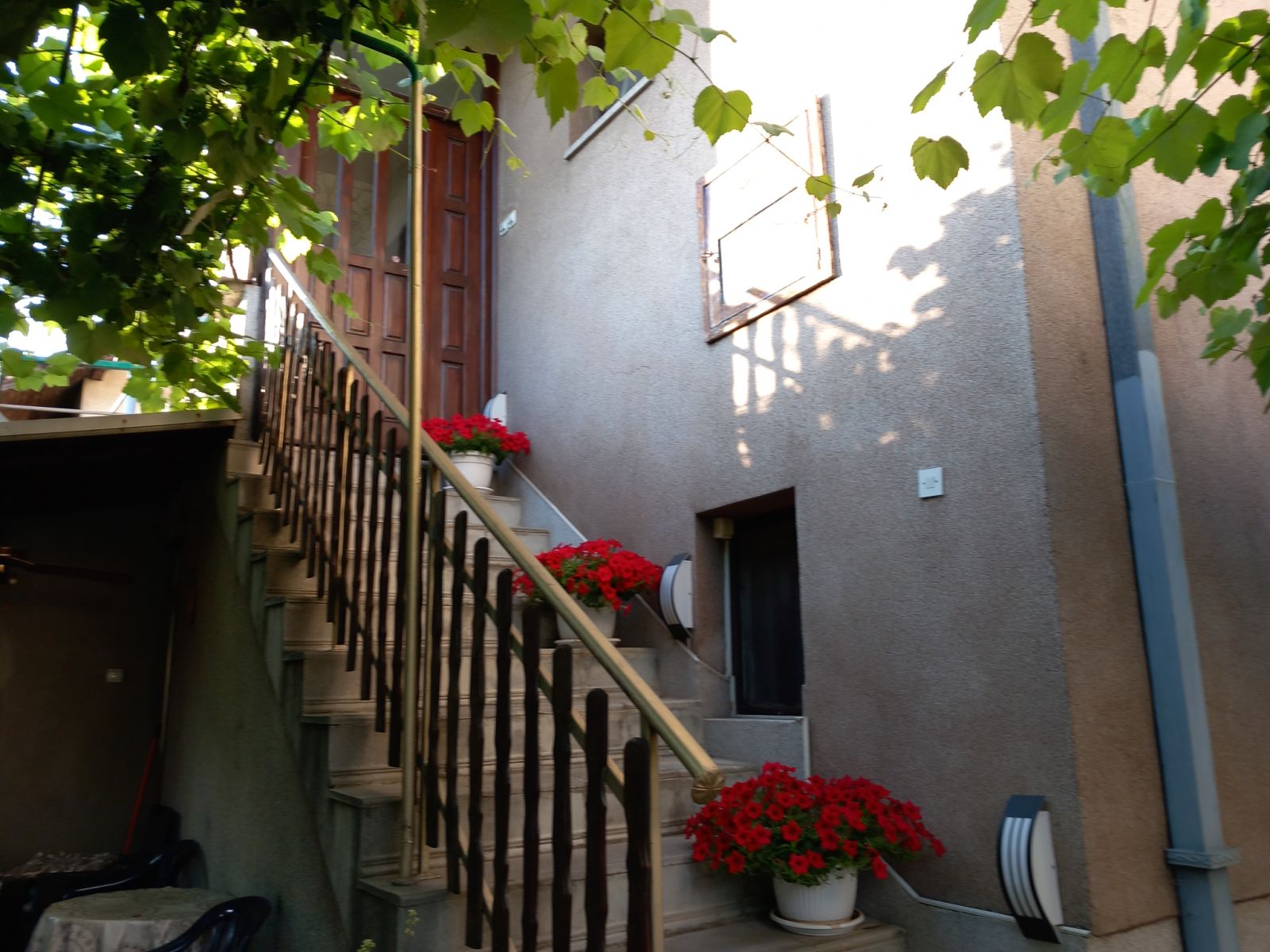 Prodajem kucu u Batajnici 3