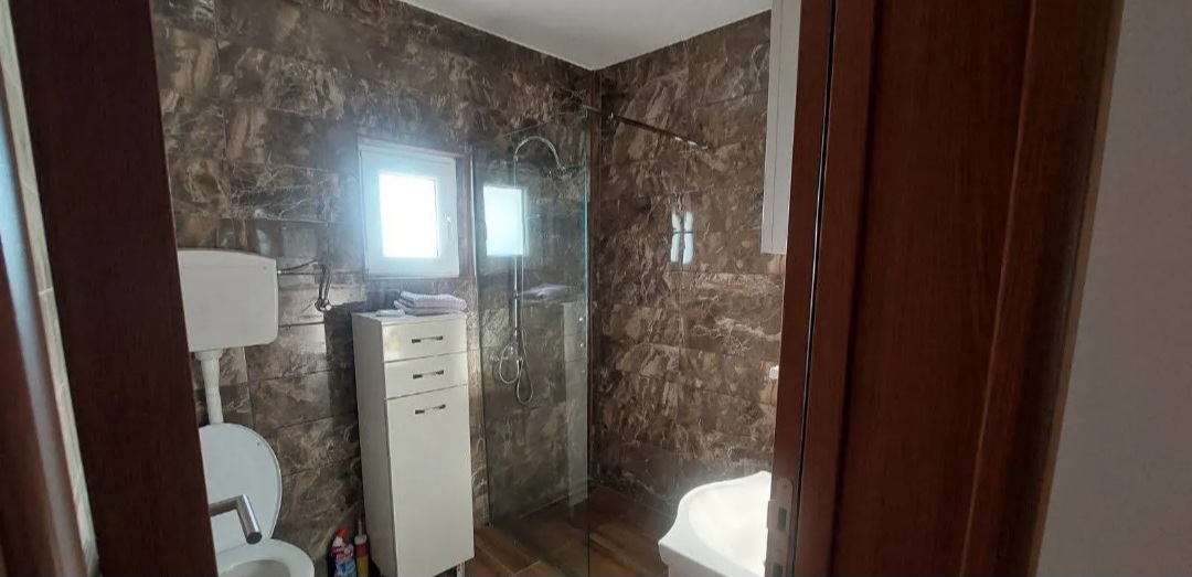 Prodajem novoizgradjenu kucu Mojsinje Cacak 4