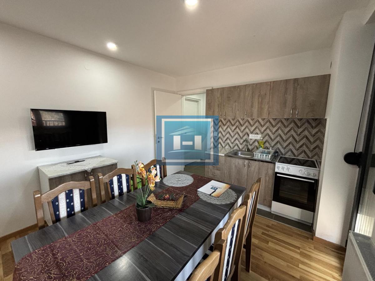 PRODAJE SE NAMEŠTEN STAN U LUKSUZNOM KOMPLEKSU 3