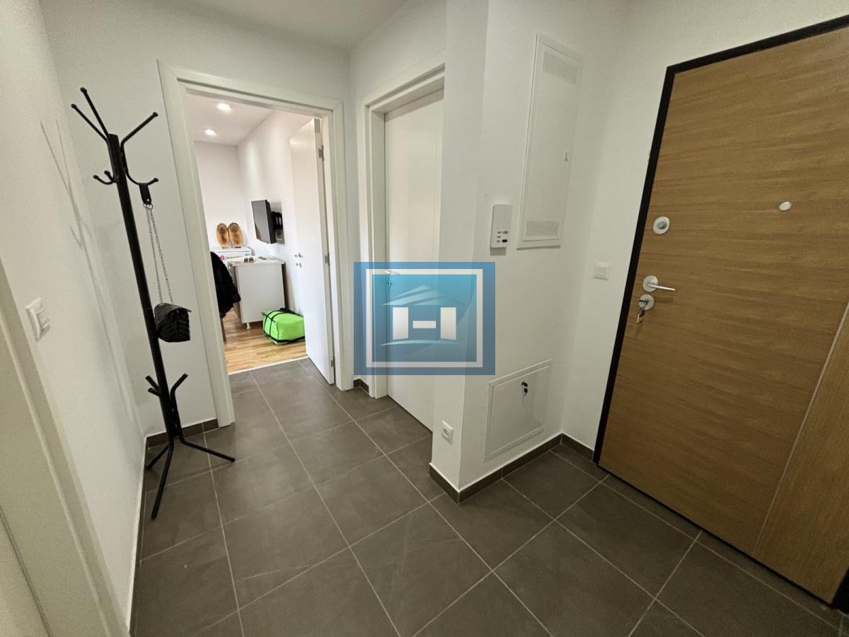 PRODAJE SE NAMEŠTEN STAN U LUKSUZNOM KOMPLEKSU 5