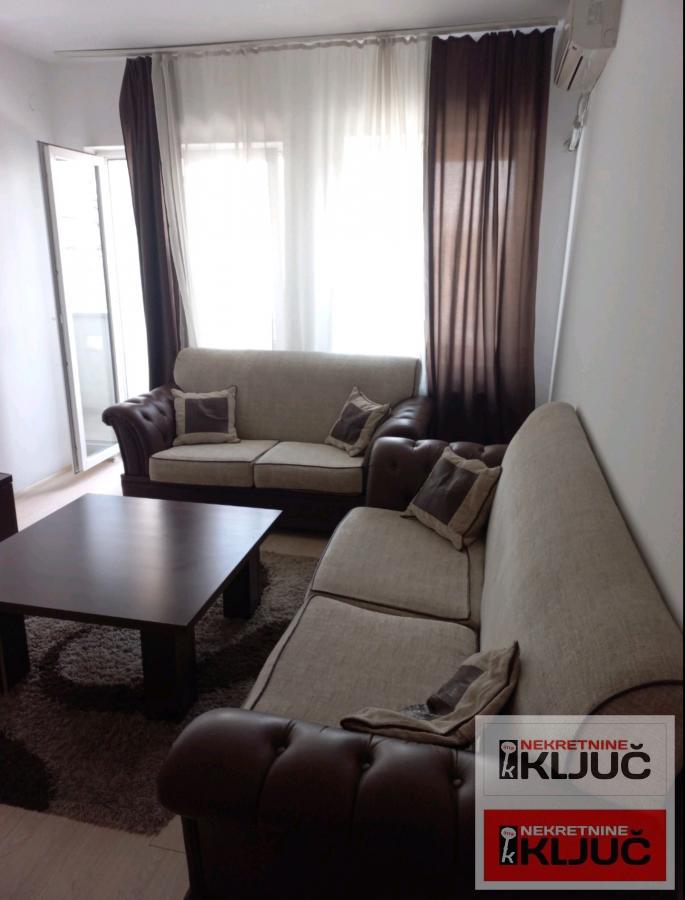 CENTAR IZDAJE SE DVOIPOSOBAN NAMEŠTEN STAN 1