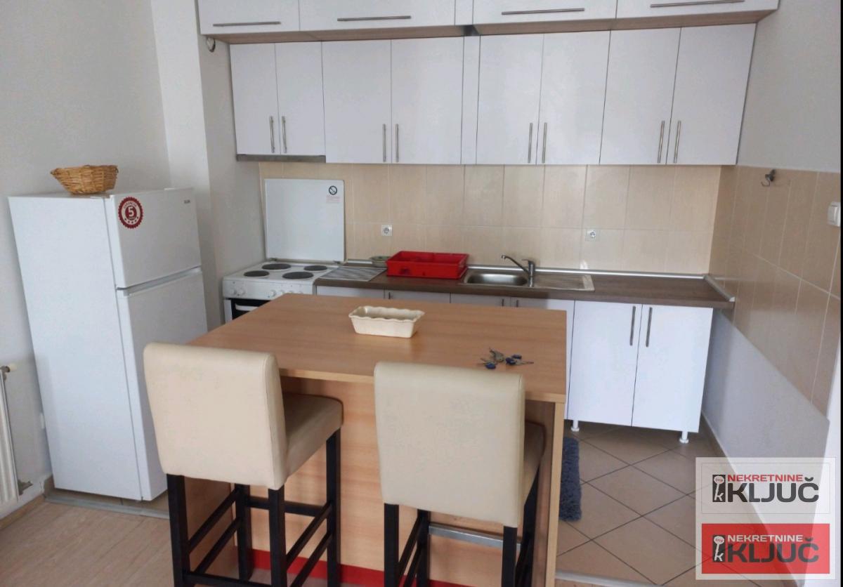 CENTAR IZDAJE SE DVOIPOSOBAN NAMEŠTEN STAN 10