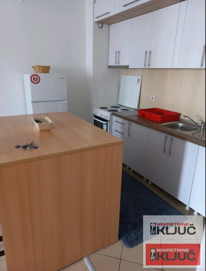 CENTAR IZDAJE SE DVOIPOSOBAN NAMEŠTEN STAN 3