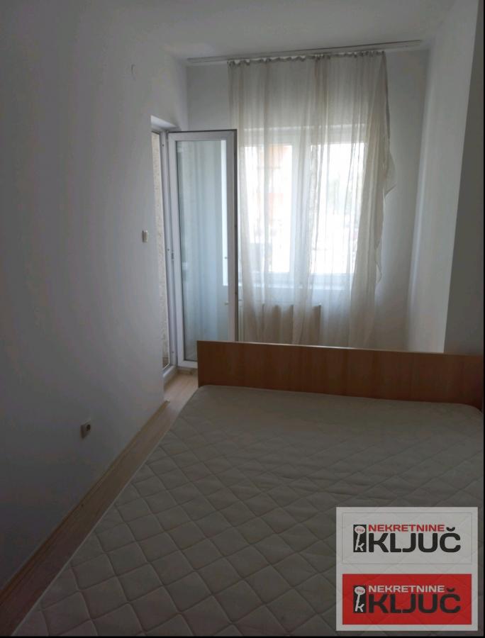 CENTAR IZDAJE SE DVOIPOSOBAN NAMEŠTEN STAN 6