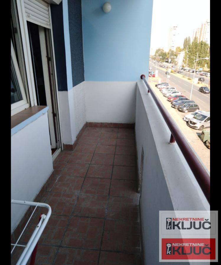 GRBAVICA IZDAJE SE DVOSOBAN NAMEŠTEN STAN 11