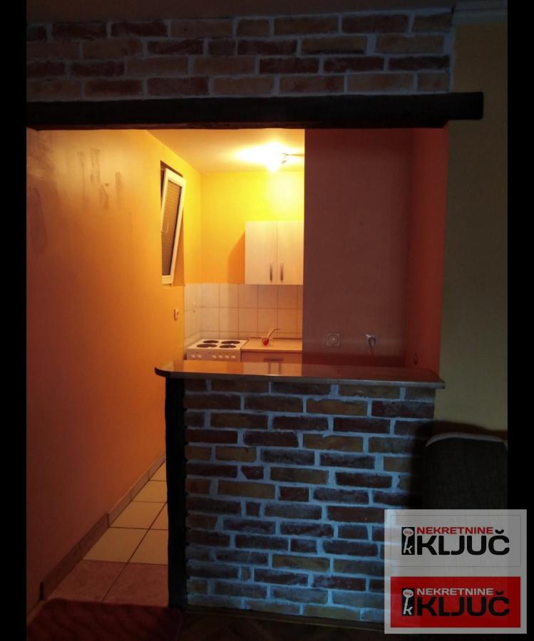 GRBAVICA IZDAJE SE DVOSOBAN NAMEŠTEN STAN 12