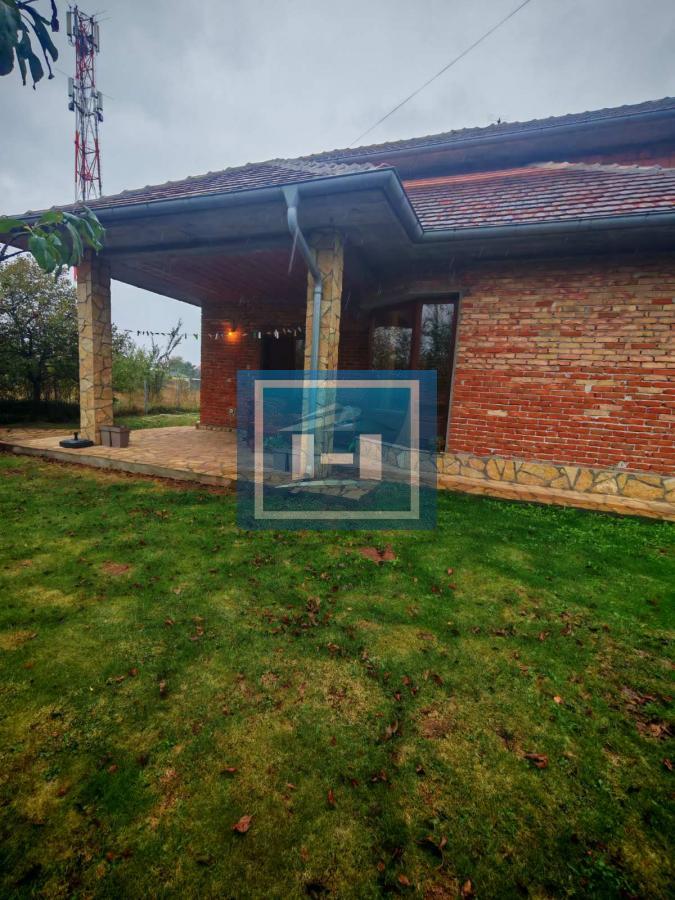 Sredjena kuća u mirnom delu Gloždaka 10