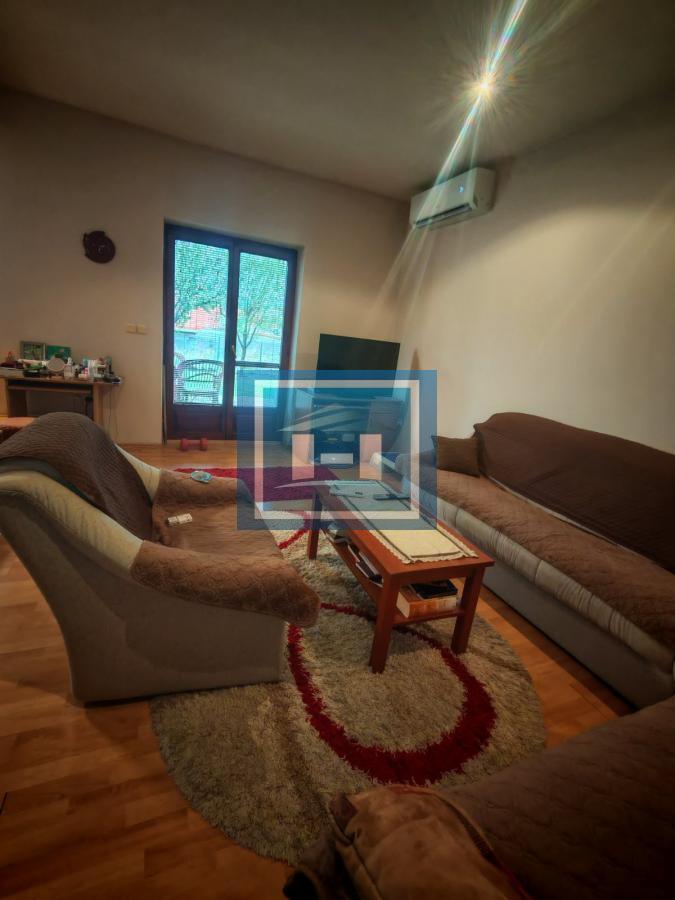 Sredjena kuća u mirnom delu Gloždaka 2