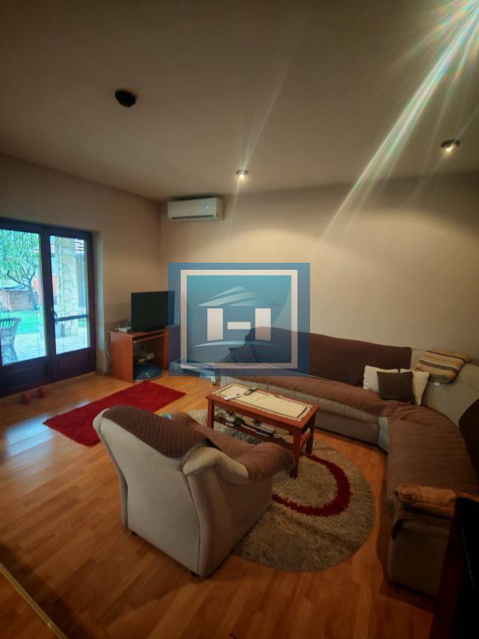 Sredjena kuća u mirnom delu Gloždaka 3