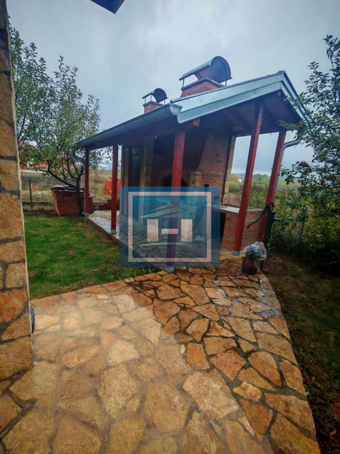 Sredjena kuća u mirnom delu Gloždaka 7