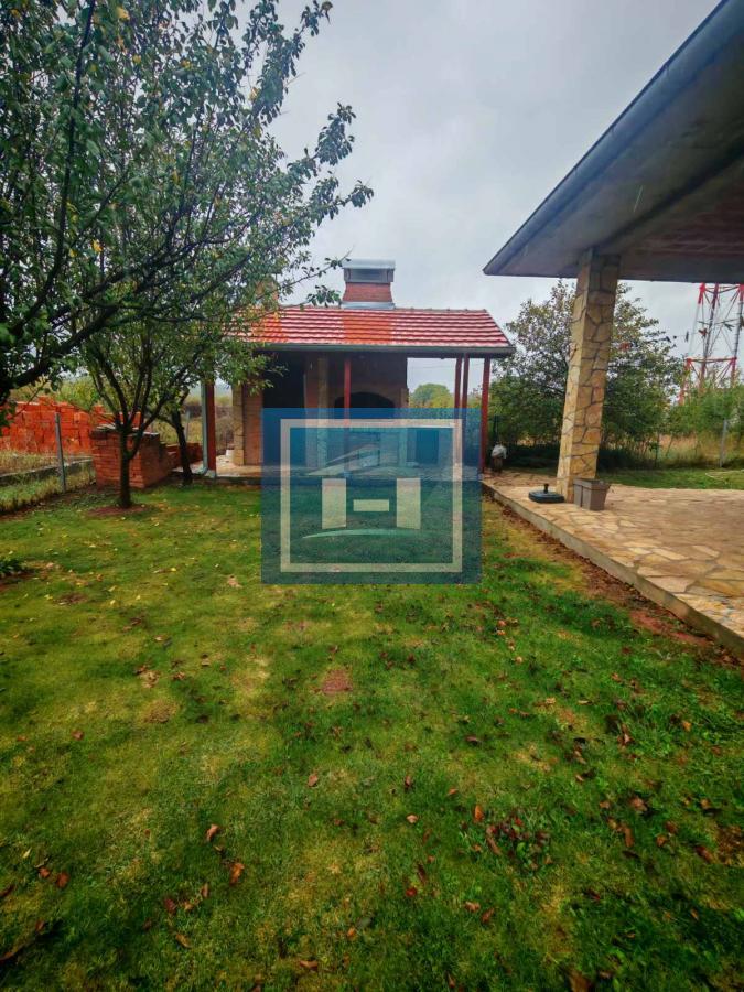 Sredjena kuća u mirnom delu Gloždaka 8