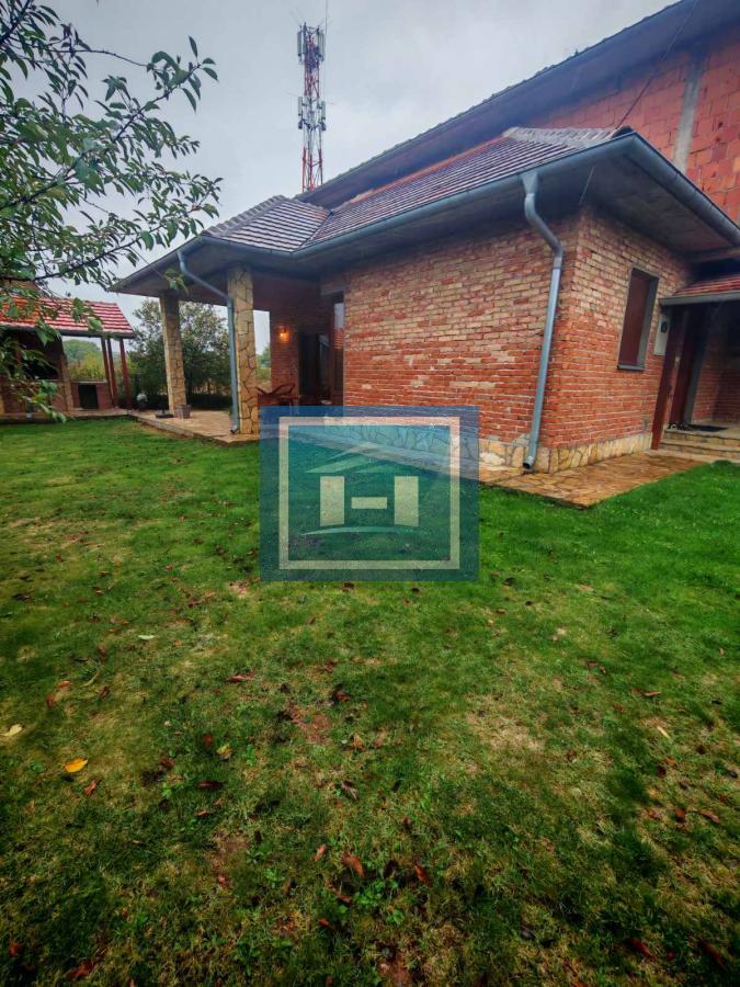 Sredjena kuća u mirnom delu Gloždaka 9