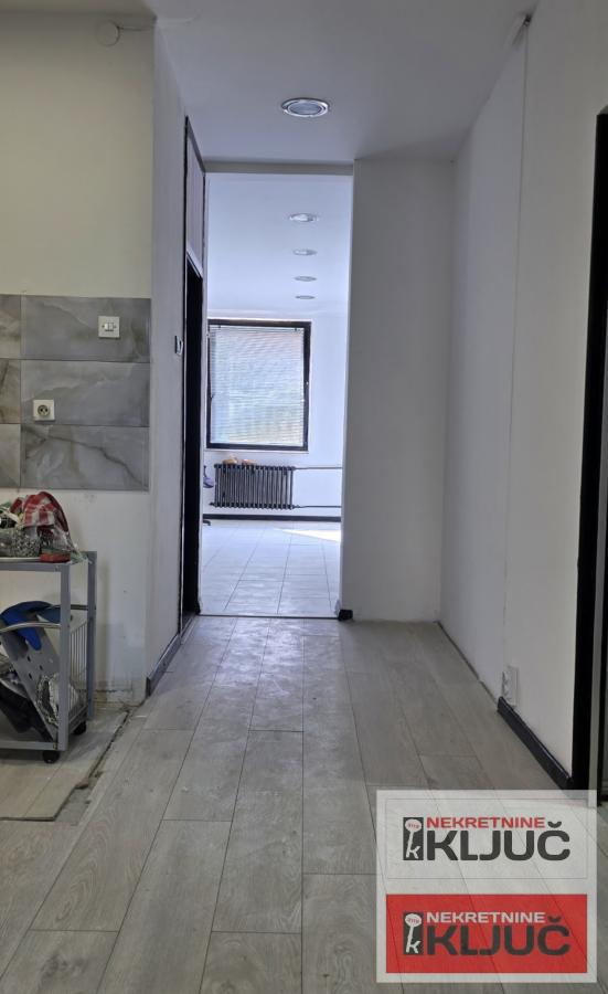CENTAR IZDAJE SE VIŠENAMENSKI POSLOVNI PROSTOR 14