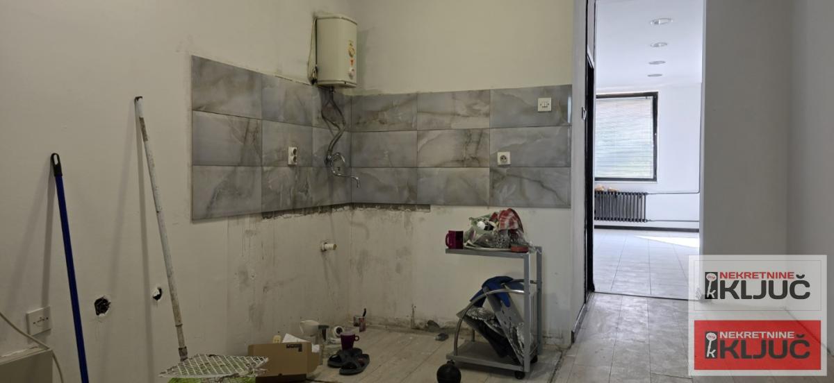 CENTAR IZDAJE SE VIŠENAMENSKI POSLOVNI PROSTOR 15