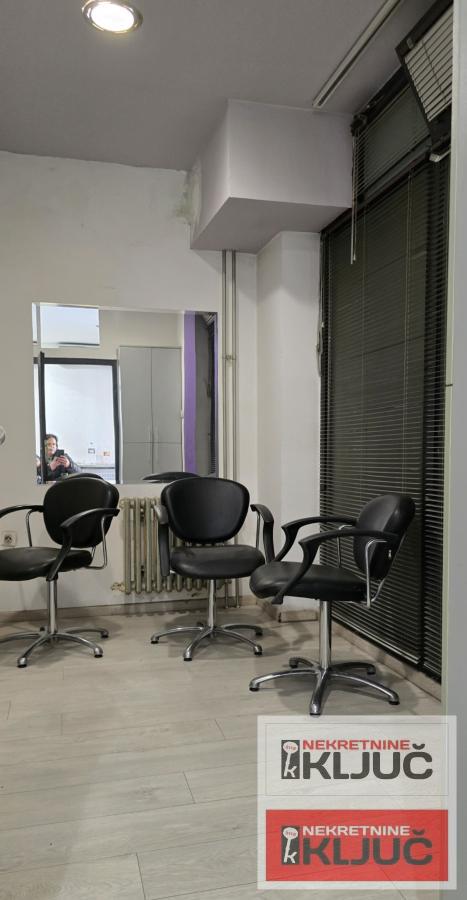 CENTAR IZDAJE SE VIŠENAMENSKI POSLOVNI PROSTOR 17