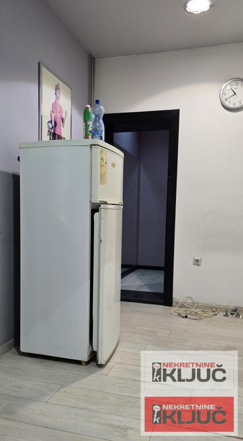 CENTAR IZDAJE SE VIŠENAMENSKI POSLOVNI PROSTOR 4