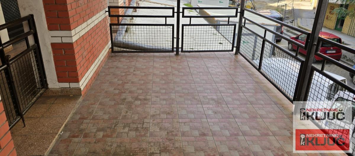 CENTAR IZDAJE SE VIŠENAMENSKI POSLOVNI PROSTOR 5