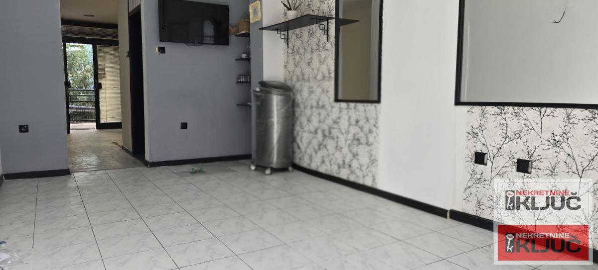 CENTAR IZDAJE SE VIŠENAMENSKI POSLOVNI PROSTOR 8