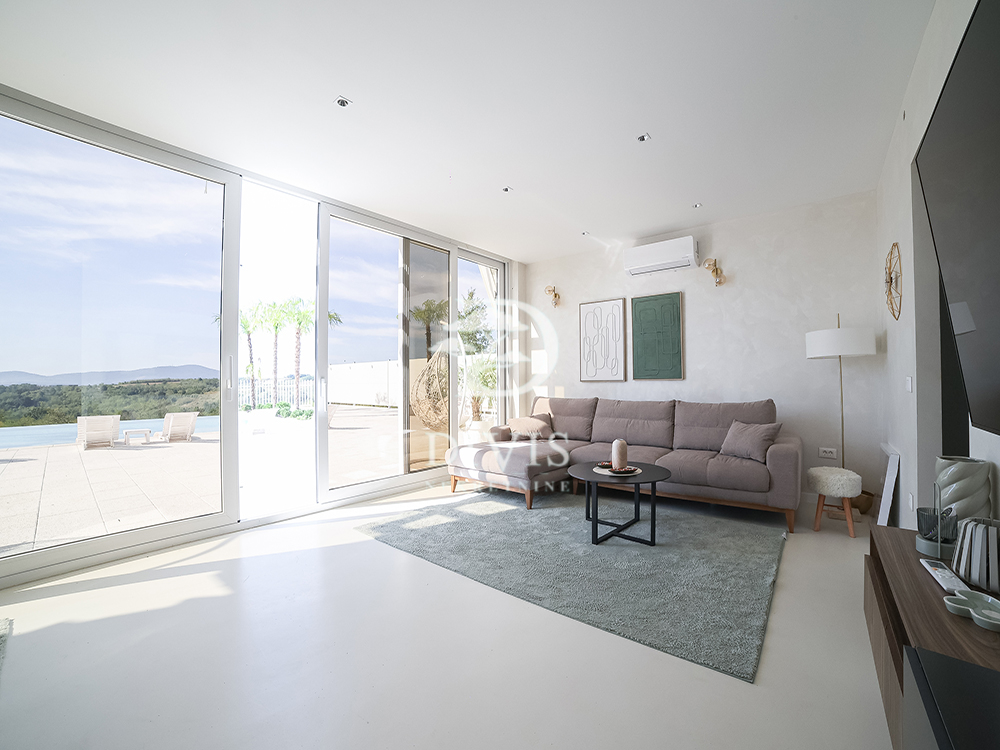 Kuća sa bazenom i salom za proslave  Sopot  360m2 1