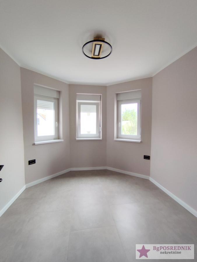 Novi Sad, Veternik, Kninska, 260m2 sa terasama 11