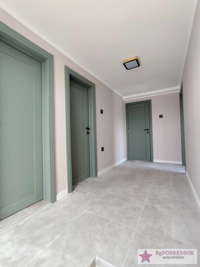 Novi Sad, Veternik, Kninska, 260m2 sa terasama 17