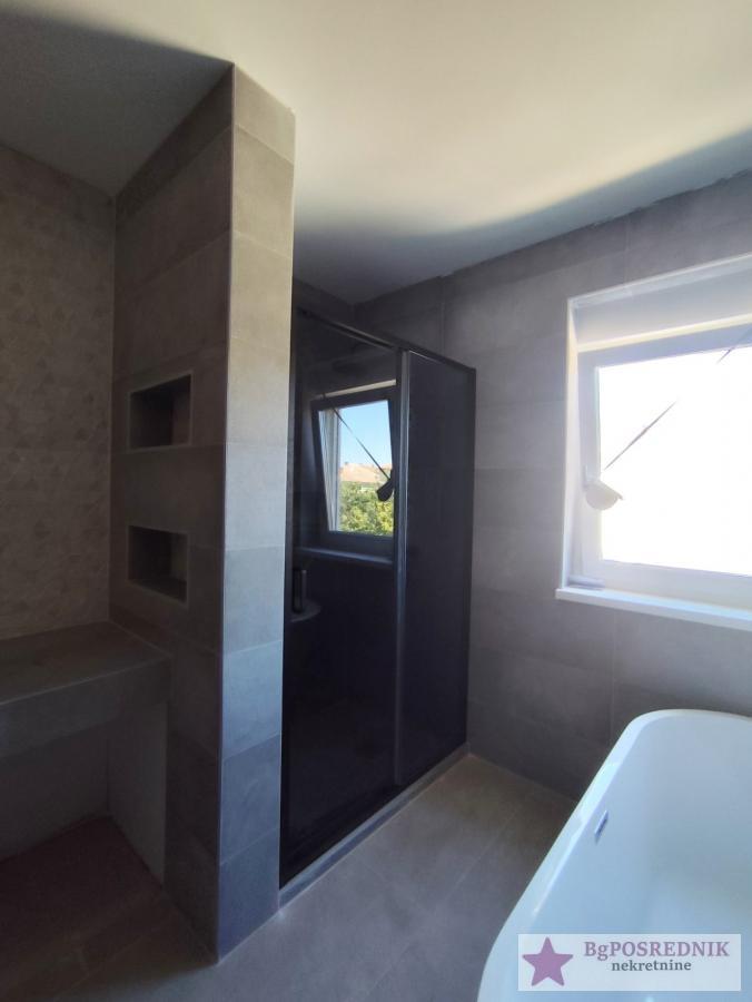 Novi Sad, Veternik, Kninska, 260m2 sa terasama 23