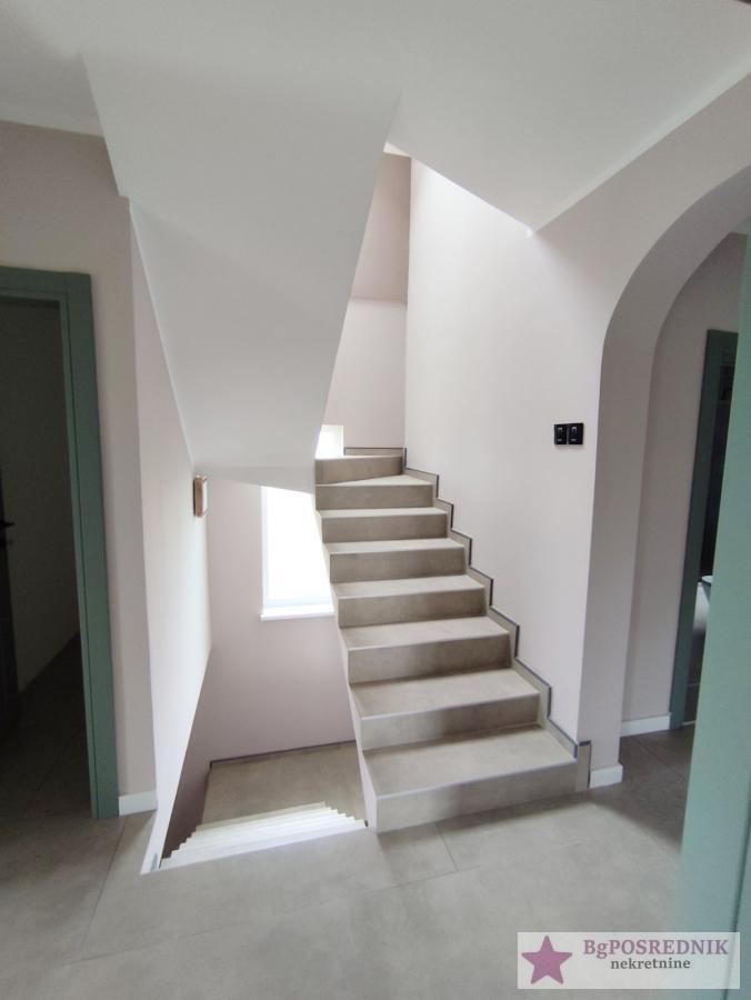 Novi Sad, Veternik, Kninska, 260m2 sa terasama 25