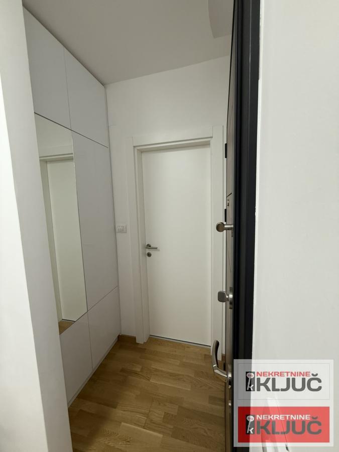 ADICE IZDAJE SE JEDNOIPOSOBAN NAMEŠTEN STAN 11