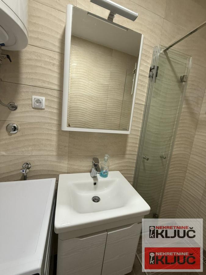 ADICE IZDAJE SE JEDNOIPOSOBAN NAMEŠTEN STAN 12