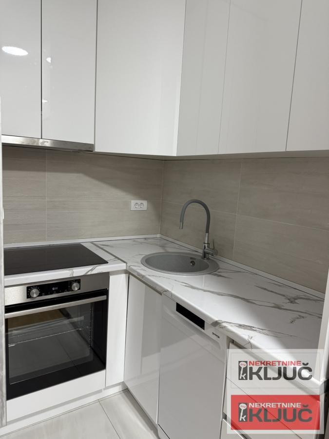 ADICE IZDAJE SE JEDNOIPOSOBAN NAMEŠTEN STAN 4