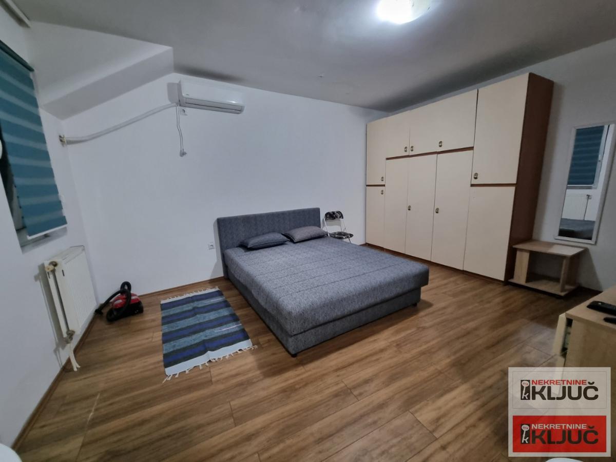 CENTAR IZDAJE SE NAMEŠTENA GARSONJERA 1