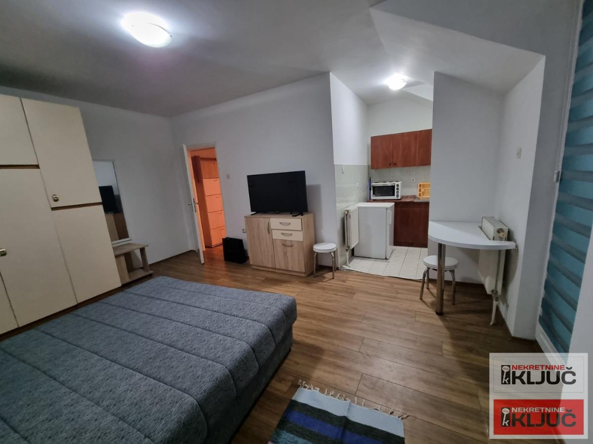 CENTAR IZDAJE SE NAMEŠTENA GARSONJERA 2