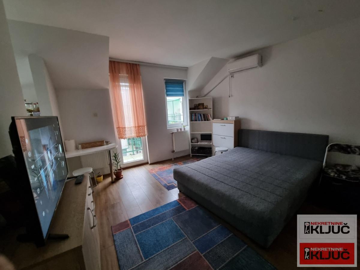 CENTAR IZDAJE SE NAMEŠTENA GARSONJERA 3