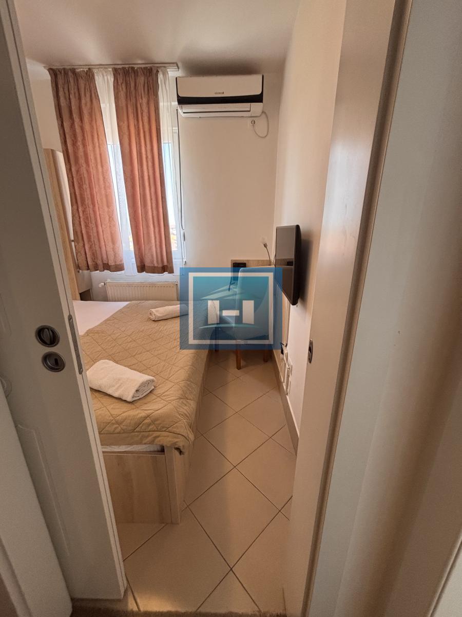 Izdajemo kompletno namešten  dvosoban stan u Wingu 10